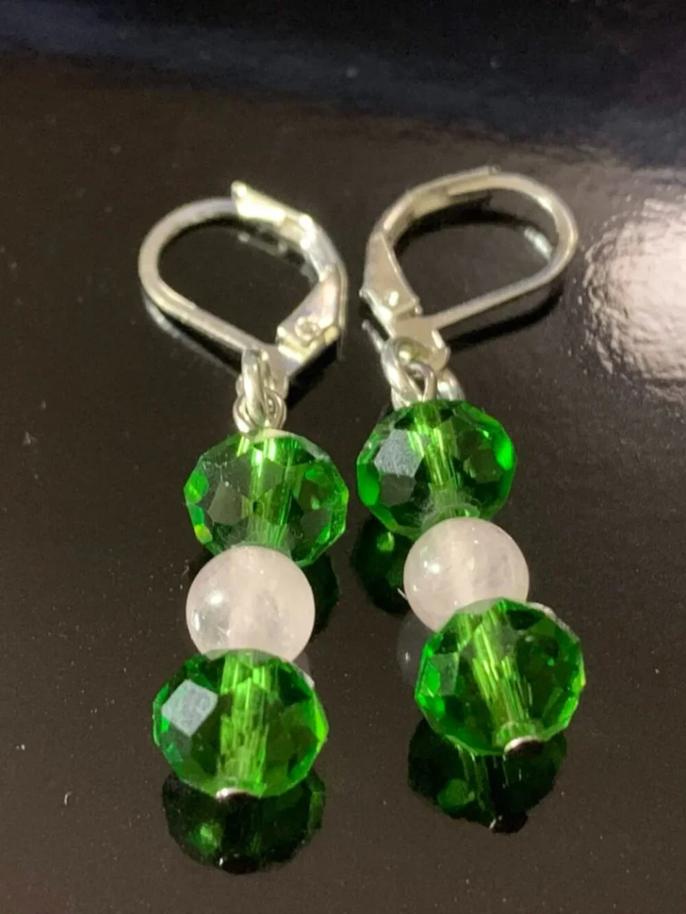 Handmade. Green glass and rose quartz beaded coil bracelet and earrings set. - Picture 4 of 4